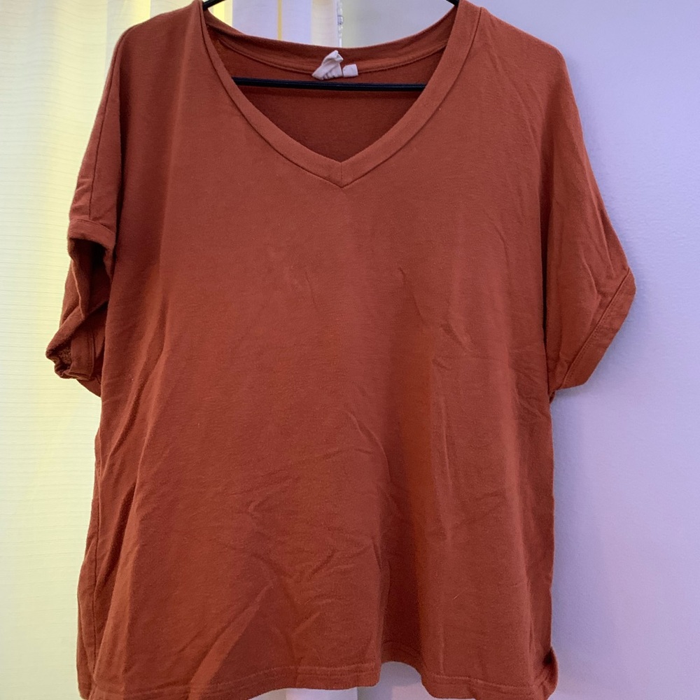 White Crow v-neck tshirt